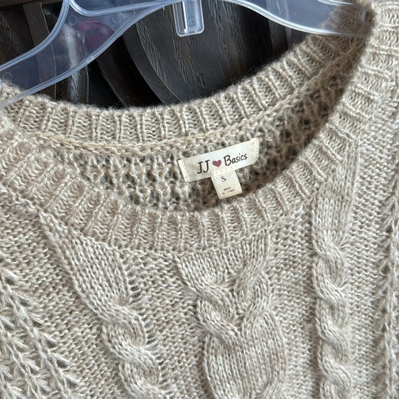 Beige knitted sweater size S in good condition. - Picture 4 of 6